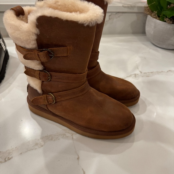UGG Becket boot size 9 - Picture 4 of 6